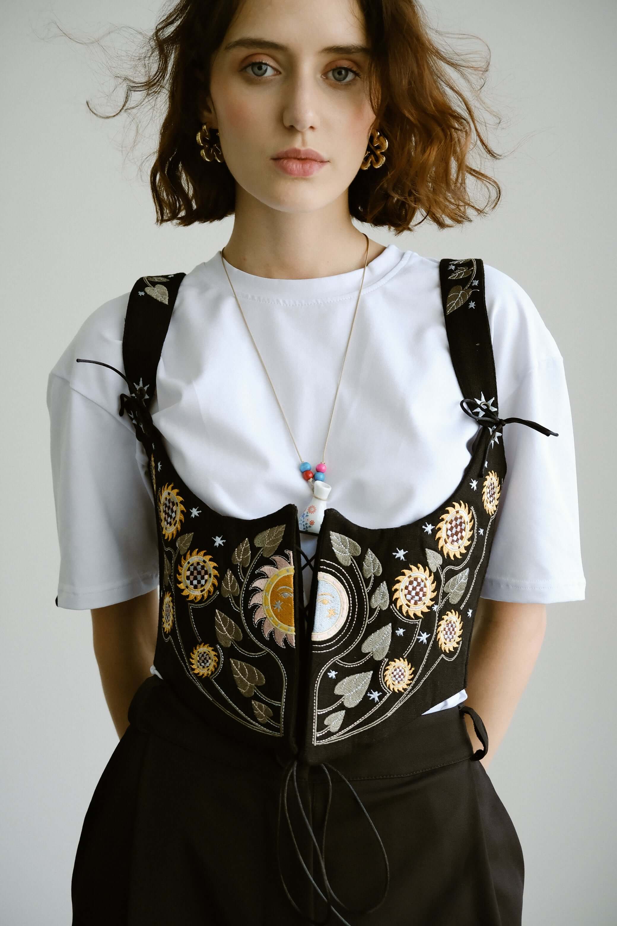 Жіночий корсет з вишивкою "Соняшник" чорний | Hrushenka