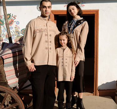 White embroidered shirt with collar "Tree of Life"