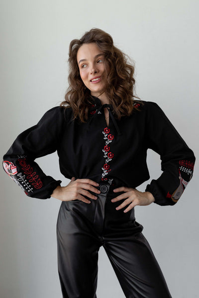 Вишиванка Галя і Іванко чорна жіноча | Hrushenka